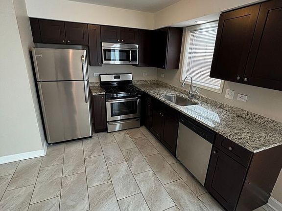 4th image of 3021-31 Lynn Ct #3025-C
