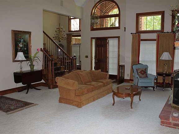 4th image of 2628 Whirlaway Ave
