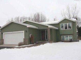 1530 Heron Dr, Chanhassen, MN 55317