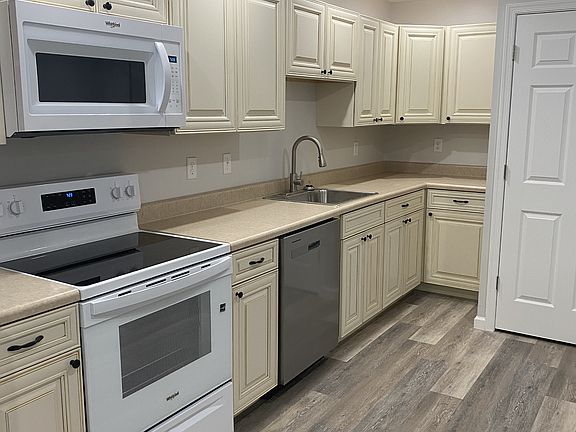 3rd image of 65 Woods Edge Rd APT 17