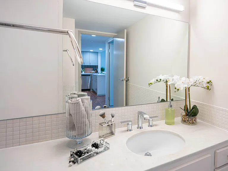 Sky Park Apartments — Photo 10