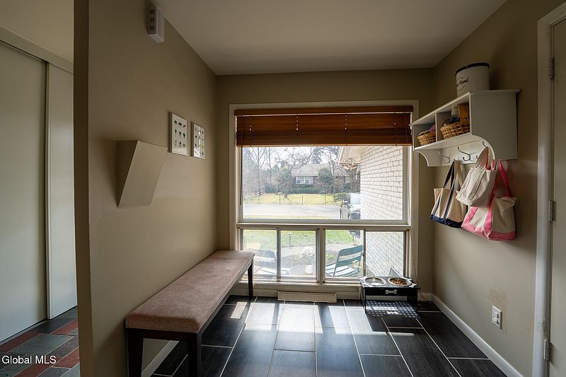 5th image of 52 Hawthorne Avenue