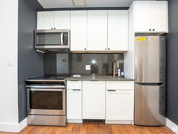 4th image of 31 Troutman St #8