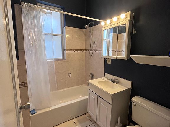 5th image of 2645 W Augusta Blvd APT 2R
