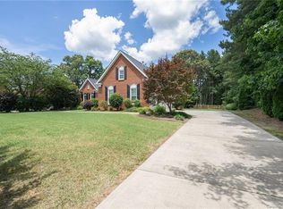 5033 Biltmore Forest Dr, Matthews, NC 28105