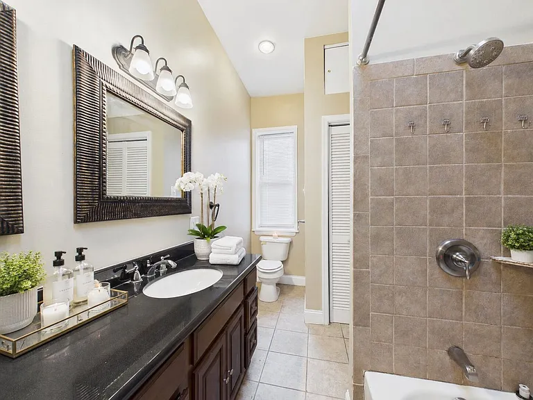 2437 S Darien St — Photo 17