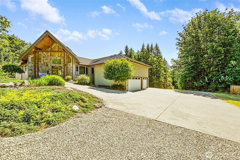 3rd image of 474 Blue Mountain Road