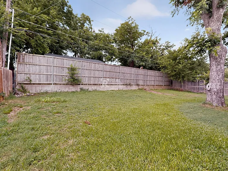 2000 Skylark Dr — Photo 38