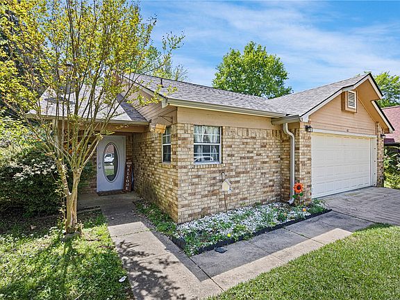 4th image of 411 Austin Cir