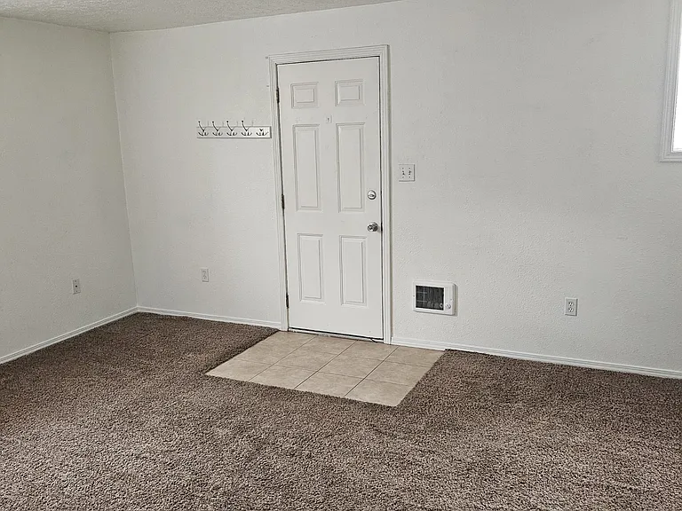 204 Lincoln St #1 — Photo 5