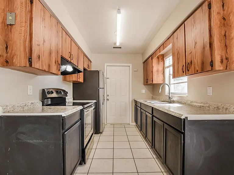 542 Salerno Dr — Photo 7