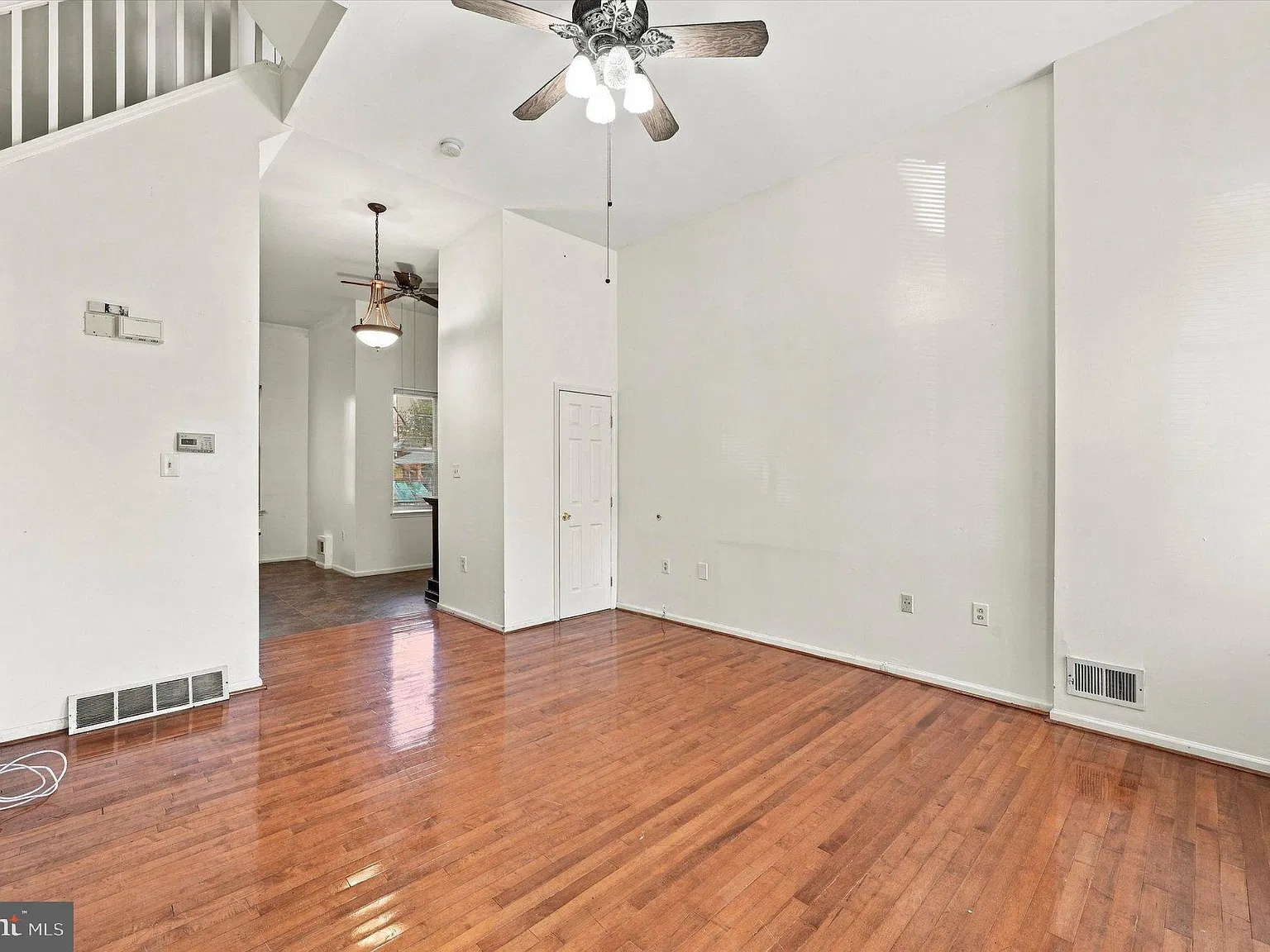 4 bed, 2.0 bath, 2000 sqft, $1,995 — Photo 2