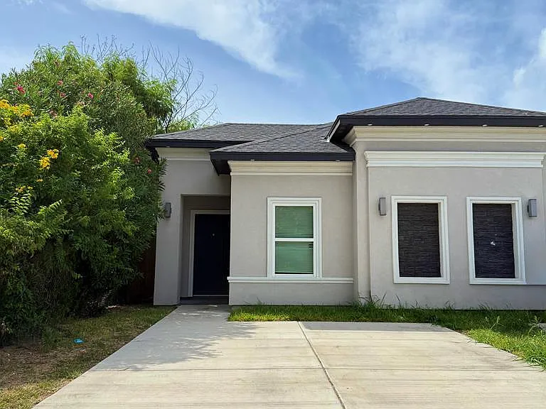 2745 Cottage Dr — Photo 1