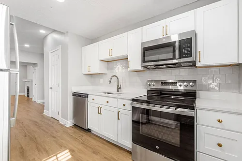 415 Mithoff St Photo 1