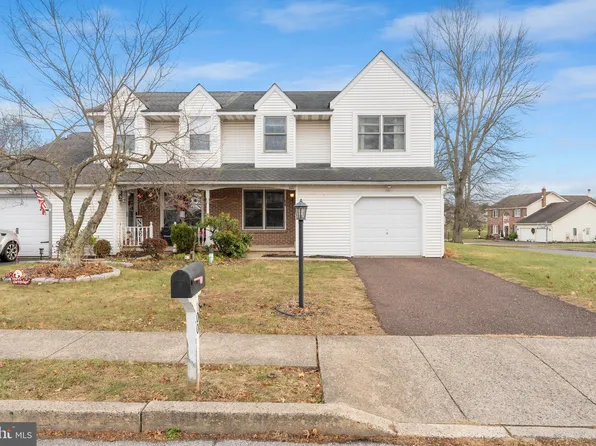 100 Burnish Ct, Perkasie, PA 18944