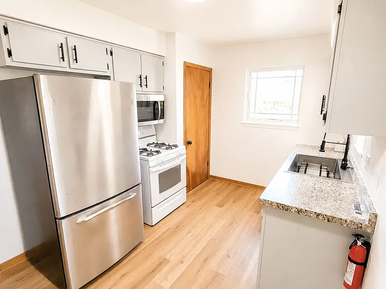 1641 Fairview Ave — Photo 12