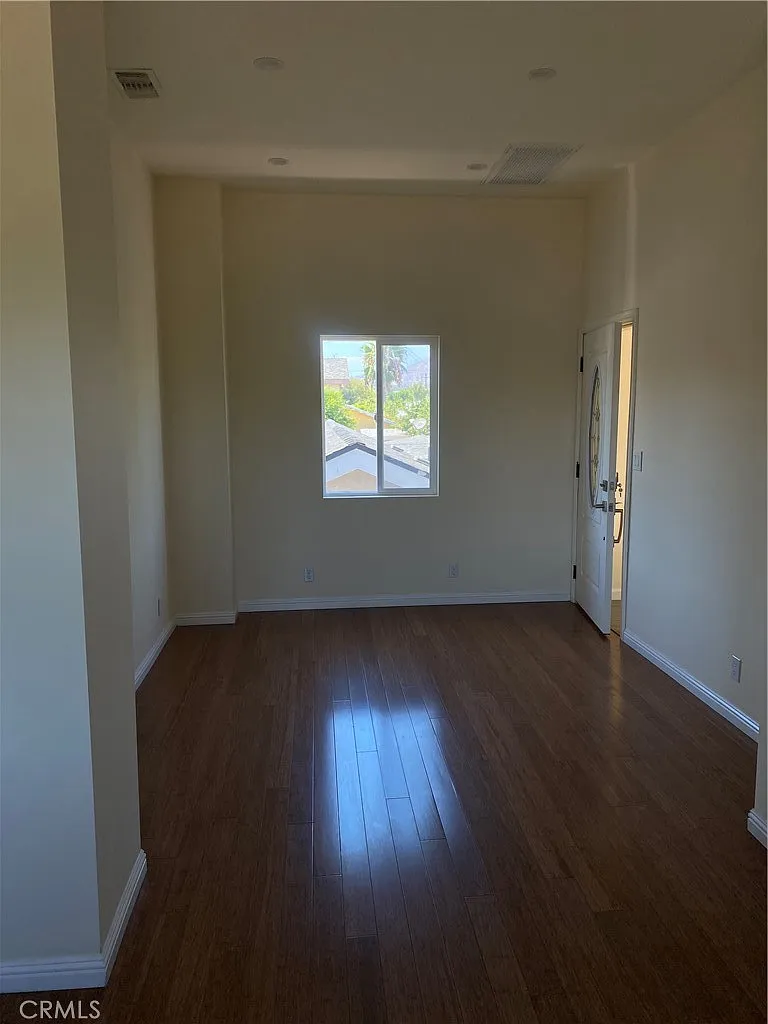 2 bed, 750 sqft, $2,700 — Photo 4