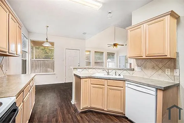 301 Londonderry Ln — Photo 12