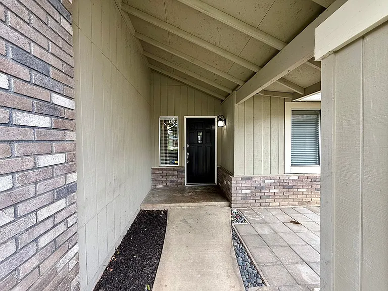 1405 Fransen Ln — Photo 3