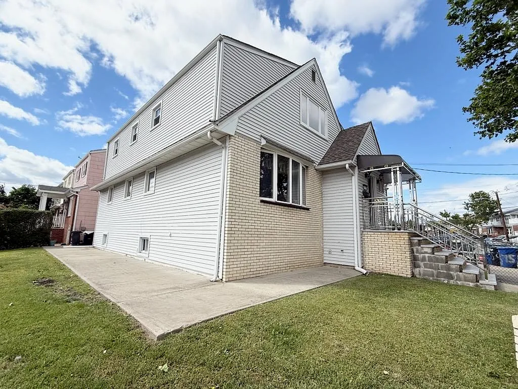 3 bed, 1.0 bath, 950 sqft, $2,199 — Photo 3