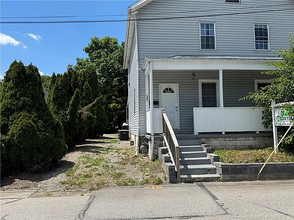 3rd image of 126 Railroad St #128