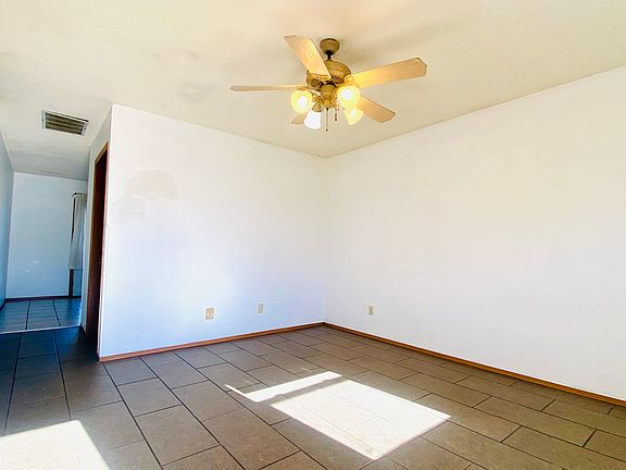 4th image of 1821 N Deffer Dr
