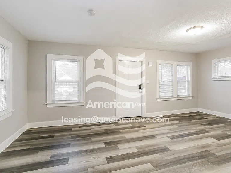 1294584_003_wm_-_living_room_13303278.jpg