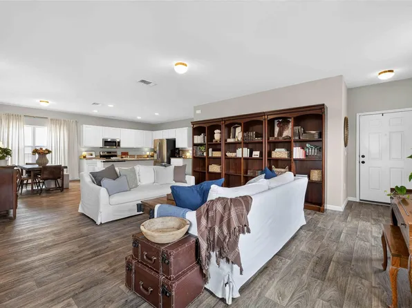 124 Democracy Ct, Liberty Hill, TX 78642