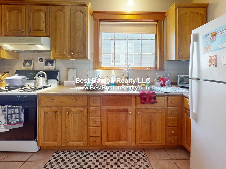 35 Woods Ave — Photo 4