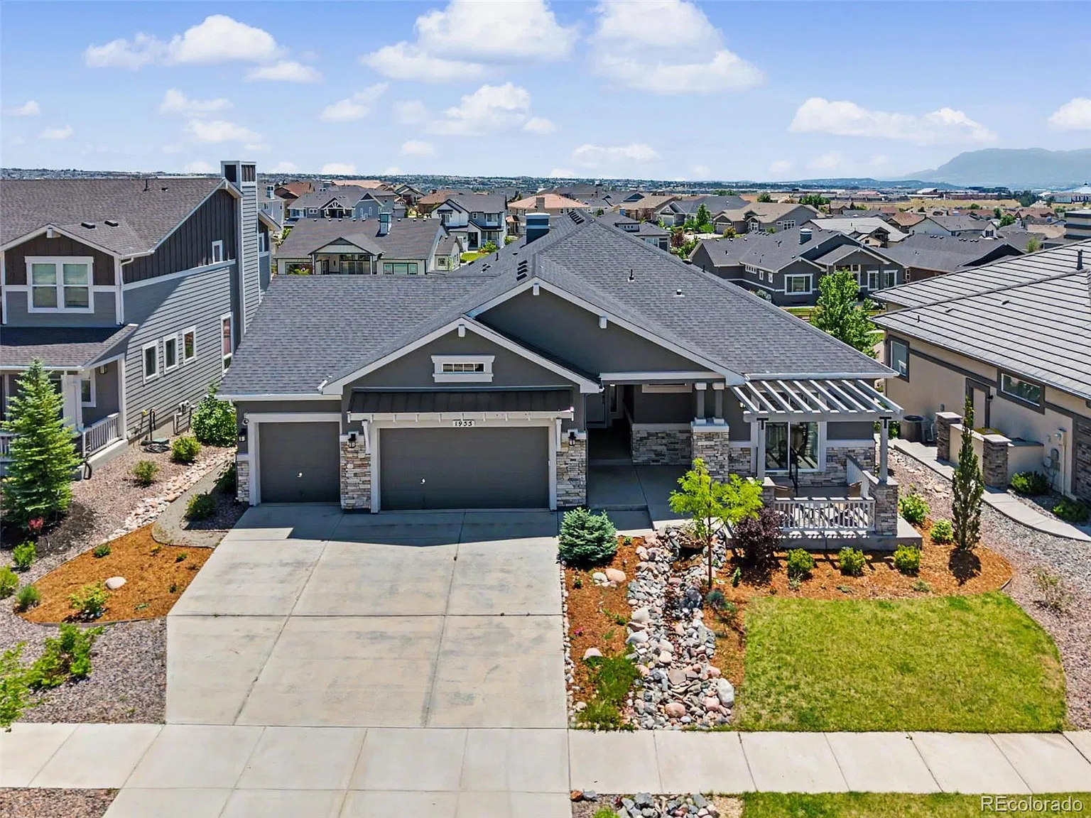 5 bed, 5.5 bath, 4759 sqft, $4,295 — Photo 2