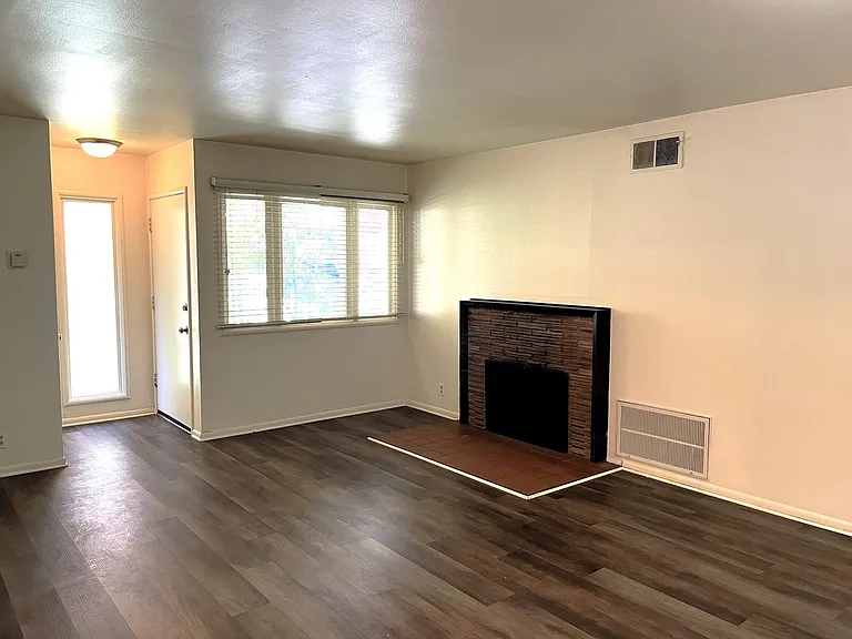 1467 Beverly Dr — Photo 4