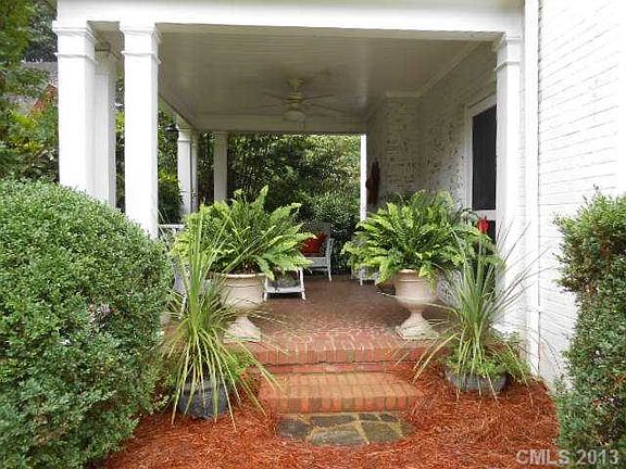 2nd image of 910 Sherwood Ln
