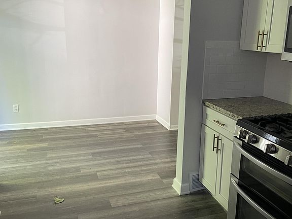 4th image of 1092 Pembrook Rd