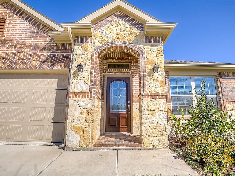 217 Baldwin Dr — Photo 2