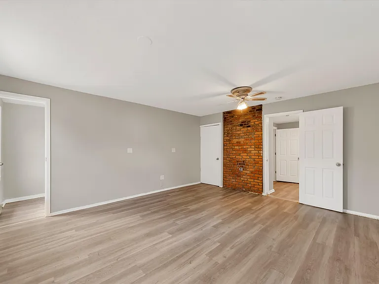 68 Catharine St — Photo 5