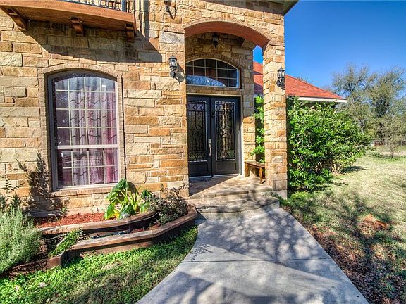 3rd image of 124 Heritage Oaks Dr