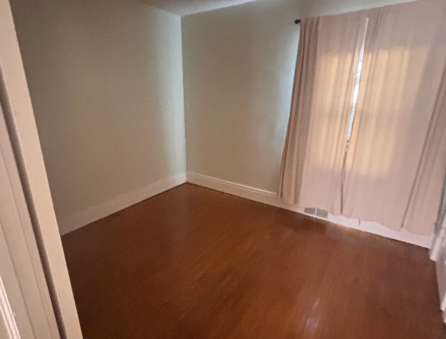 3 bed, 1400 sqft, $1,400 — Photo 2