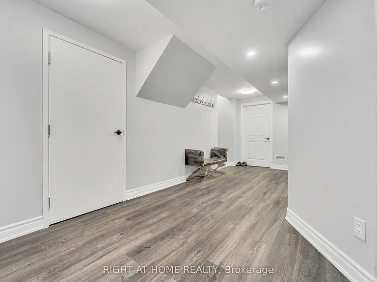3253 Liptay Ave #BASEMENT — Photo 7