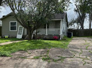 432 Azalea St, Lake Jackson, TX 77566