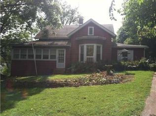 2430 1st Ave NW, Cedar Rapids, IA 52405
