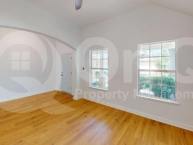 1028 Aviary — Photo 12