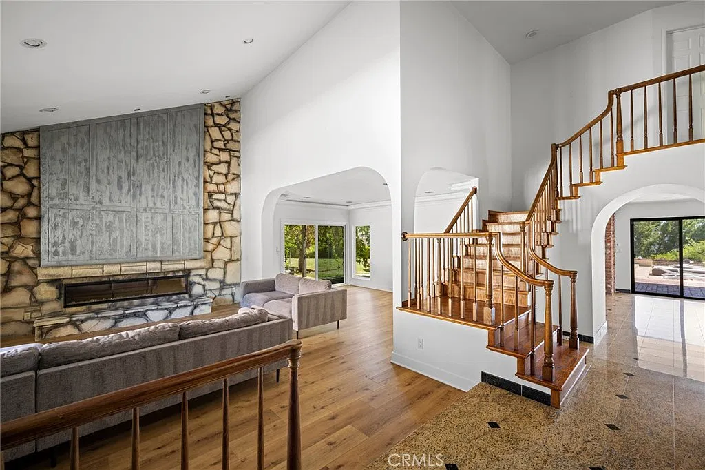 5 bed, 3360 sqft, $6,800 — Photo 4