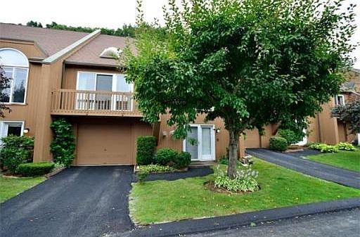 1st image of 7 Woodland Park Dr