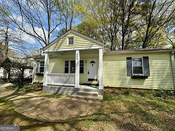 3rd image of 592 Scott Cir