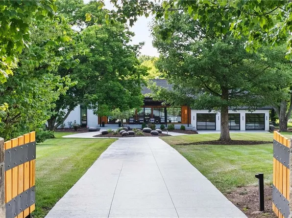 14420 Mission Rd, Leawood, KS 66224