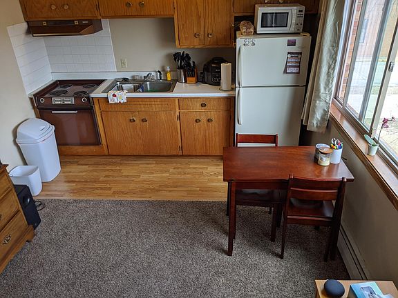 4th image of 456 E Sarnia St #4