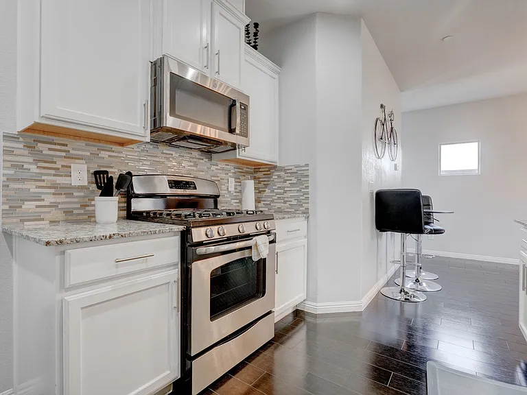 48 Jasmine Point St — Photo 11