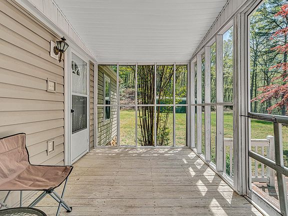 3rd image of 2674 Pico Rd