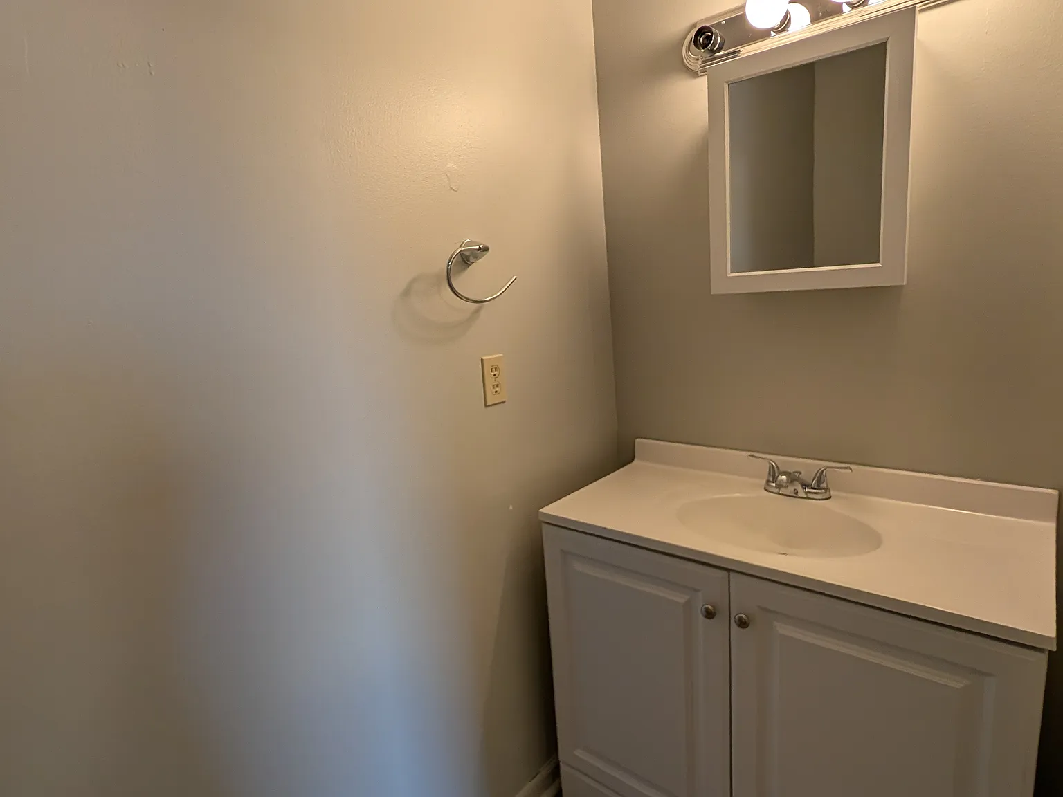 2 bed, 1.5 bath, 1000 sqft, $800 — Photo 4