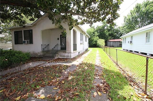 1st image of 530 Macarthur Ave